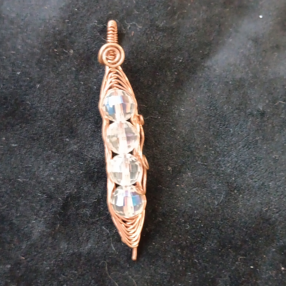 4 pea pod pendant